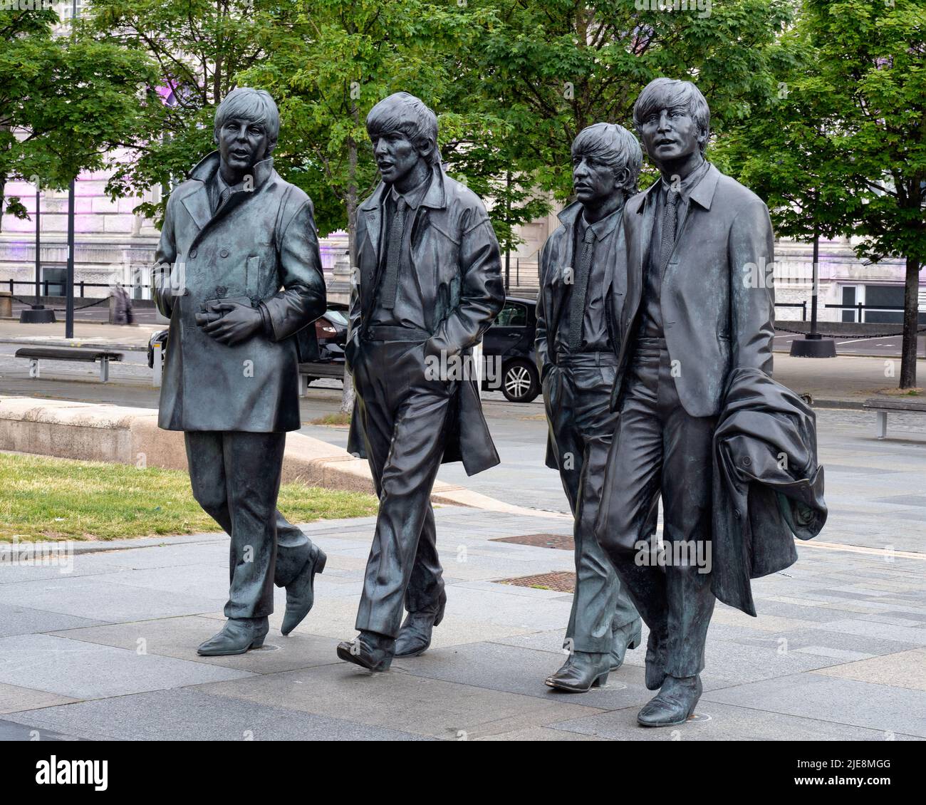 Liverpool, Regno Unito - 2nd giugno 2022: Statua in bronzo dei Beatles situata sul lungomare Pier Head di Liverpool, scolpita da Andrew Edwards Foto Stock