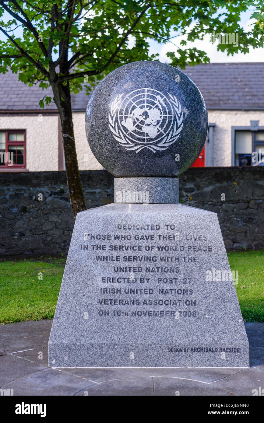 Monumento di granito (scultore: Archibald Raeside) a persone che hanno dato la loro vita al servizio della pace nel mondo, mentre servendo con le Nazioni Unite. P Foto Stock