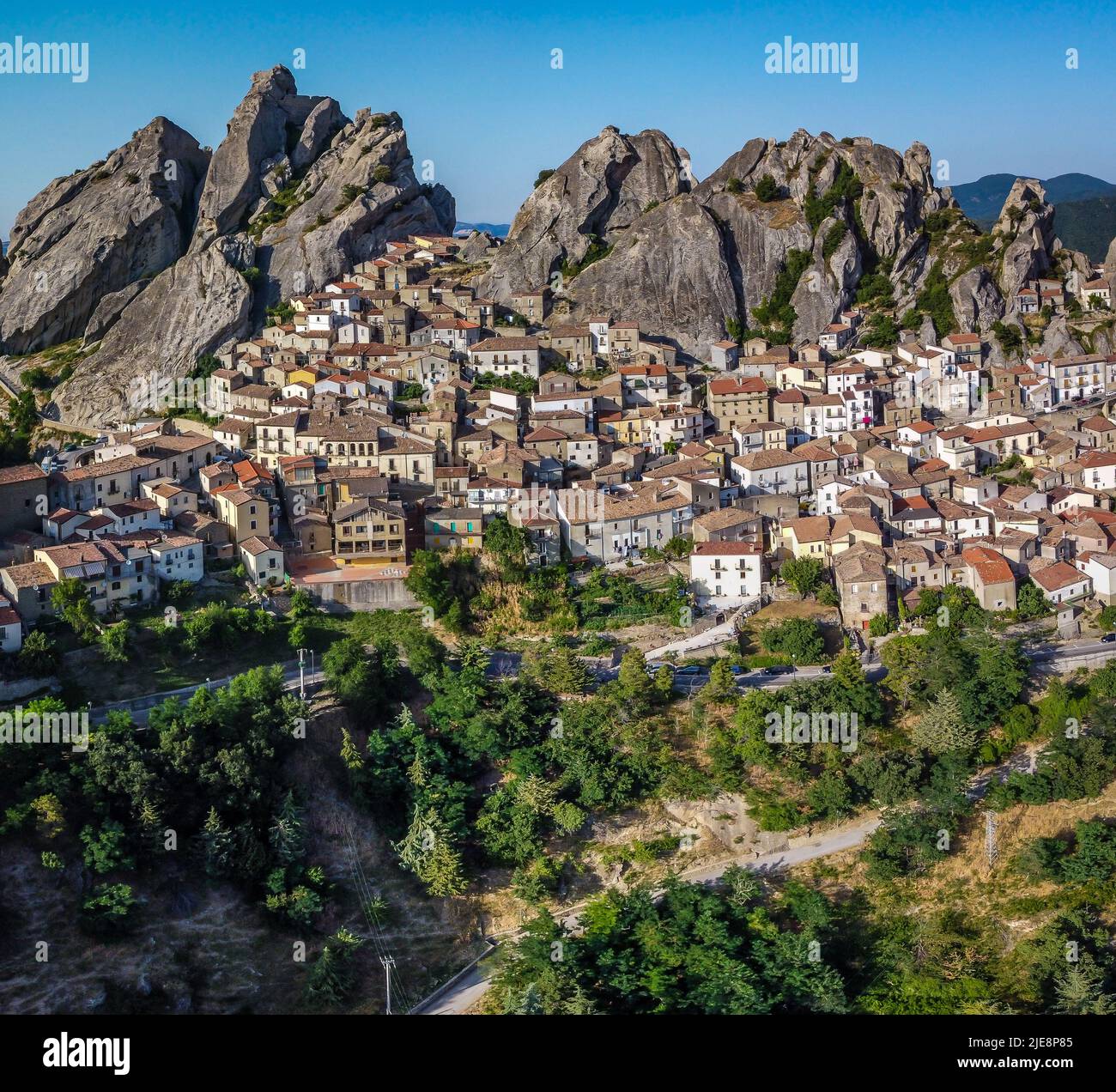 Vista panoramica sul borgo rurale di Pietrapertosa in Appennino Dolomiti Lucane, potenza in Basilicata, Italia Foto Stock