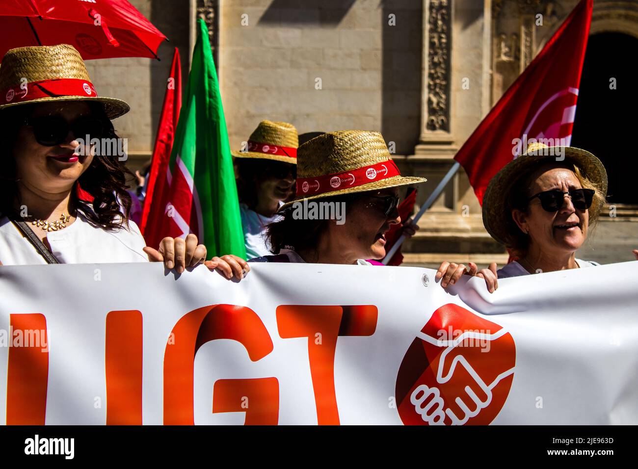 Siviglia Spagna 25 giugno, 2022 dipendenti e personale domestico che lavorano in assistenza personale partecipando a una manifestazione nel centro della città di Siviglia d Foto Stock