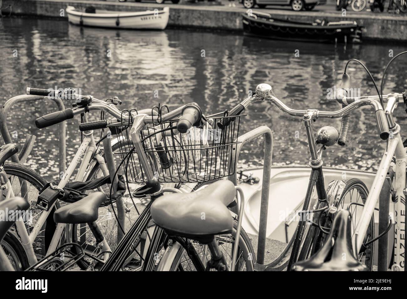 Amsterdam, paesi bassi, biciclette e canali Foto Stock