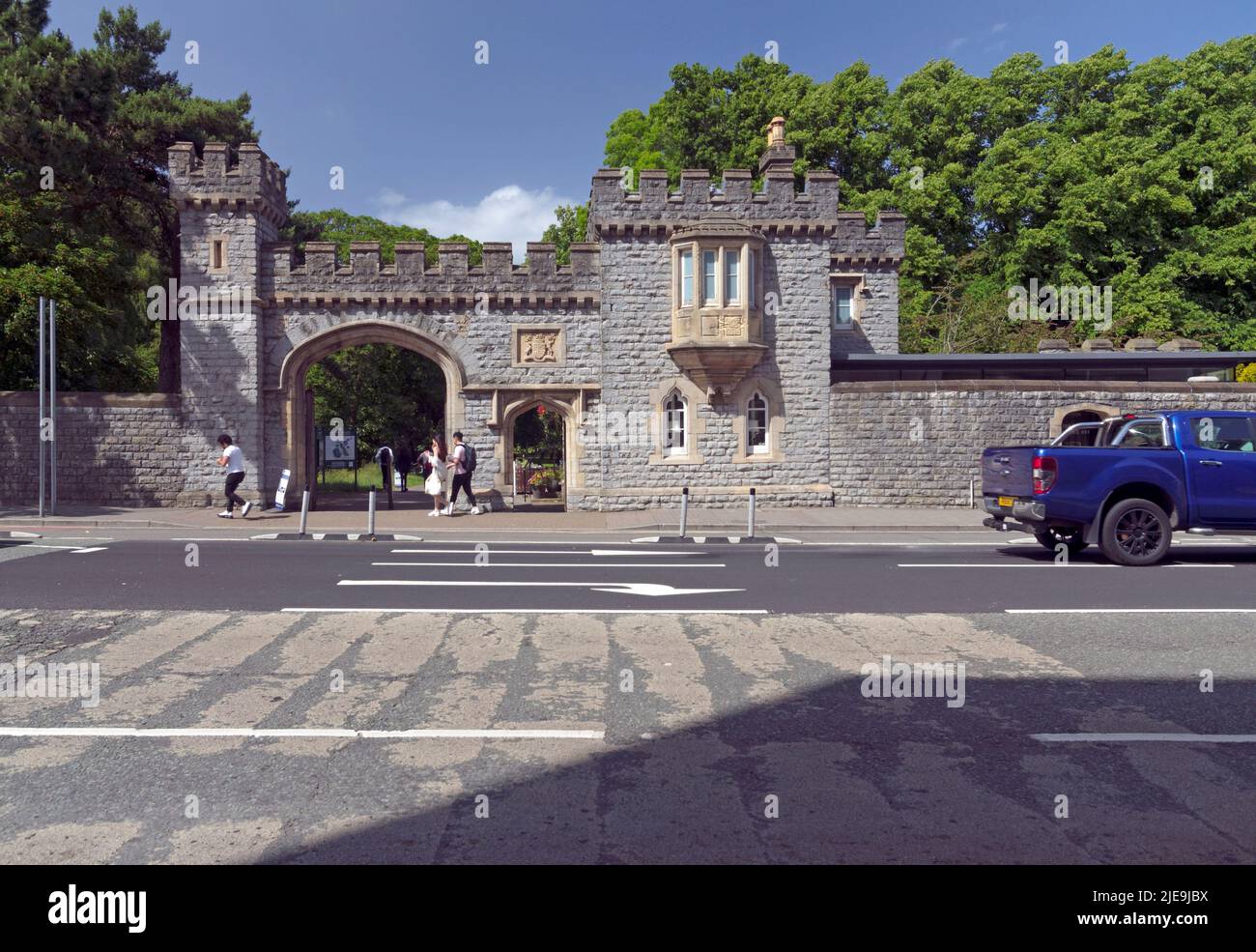 Ingresso a Bute Park, Castle Grounds e Cooper's Field, centro di Cardiff. Pettigrew Tea Shop. Foto Stock