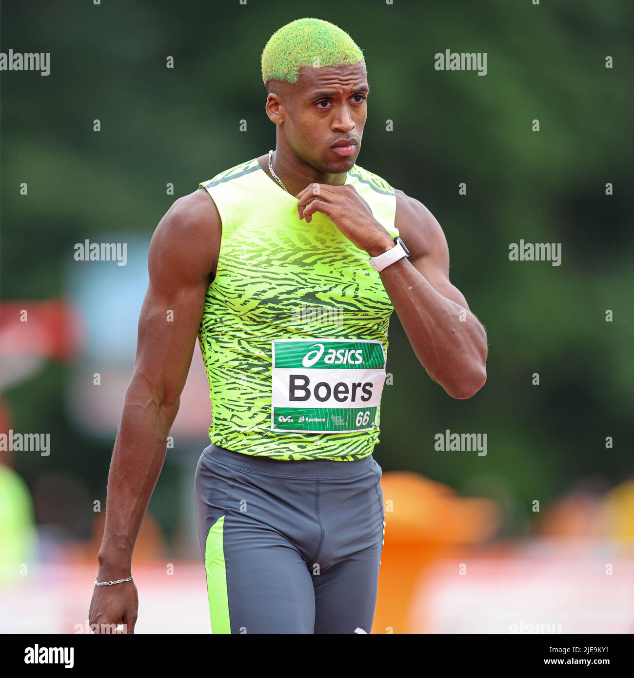 APELDOORN, PAESI BASSI - 26 GIUGNO: Isayah Boers dei Paesi Bassi in competizione nella finale maschile del 400m della ASICS NK Atletiek 2022 - Day 3 ad AV '34 il 26 giugno 2022 ad Apeldoorn, Paesi Bassi. (Foto di Peter Lous/Orange Pictures) Foto Stock