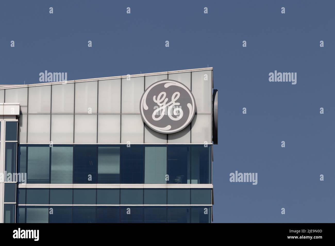 Cincinnati - Circa Giugno 2022: General Electric Global Operations Center. GE farà spin-off le sue attività a crescita ridotta per concentrarsi sul settore dell'aviazione. Foto Stock