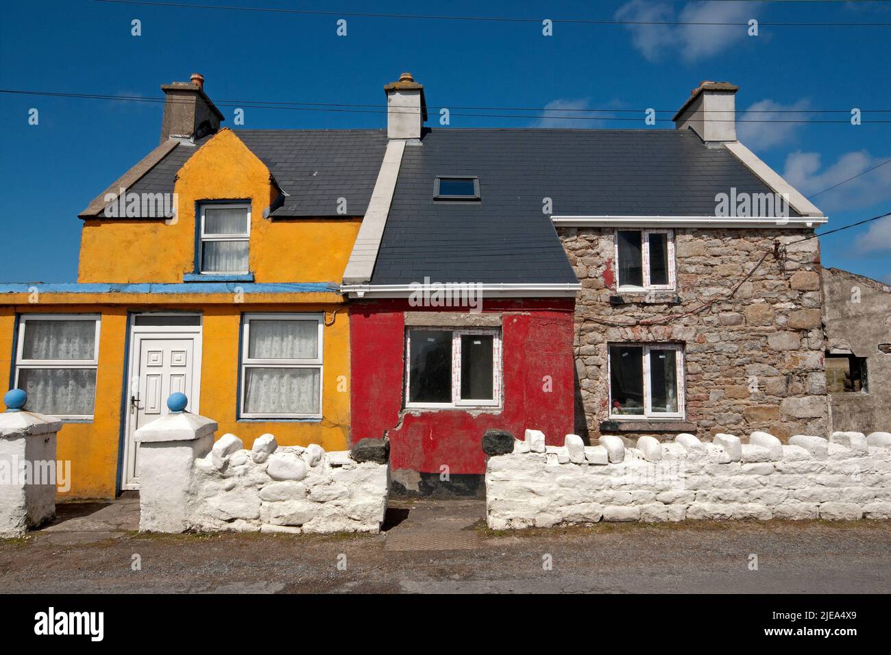 Casa colorata a Tory Island, County Donegal, Irlanda Foto Stock