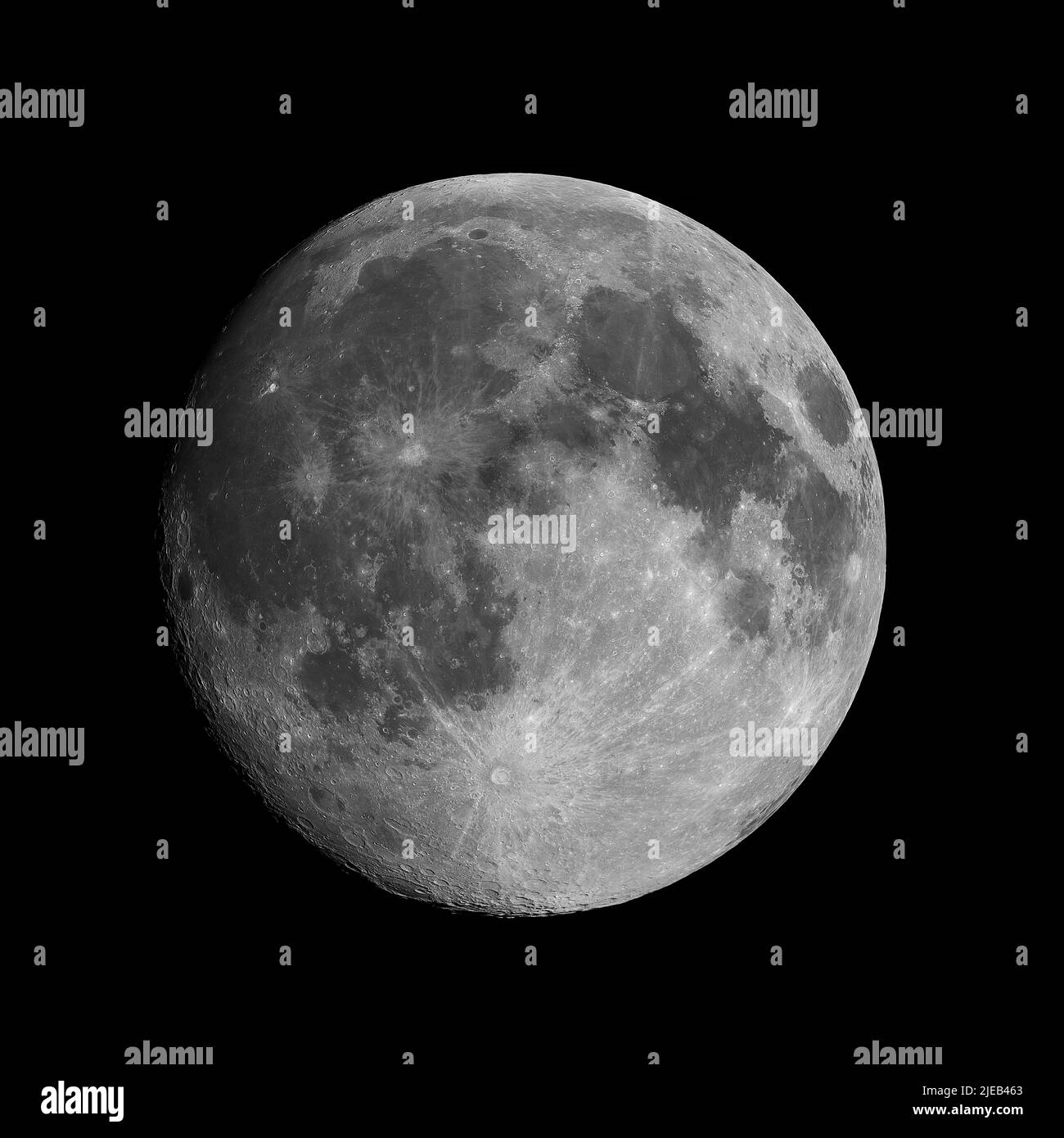 Questa fotografia della Luna è stata imaginata in piccole sezioni attraverso un potente telesopo Newtoniano da 10 pollici. Le fotografie risultanti sono state quindi spensierate Foto Stock