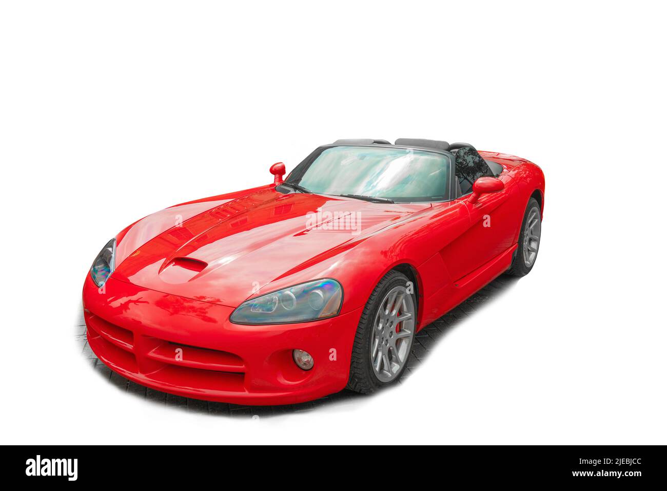 Isolamento su sfondo bianco di una capote sportiva rossa con capote ripiegata Foto Stock