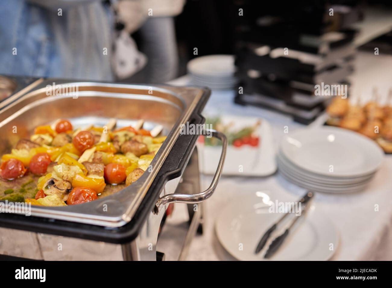 Un sacco di spuntini freddi sul tavolo del buffet e catering Foto Stock