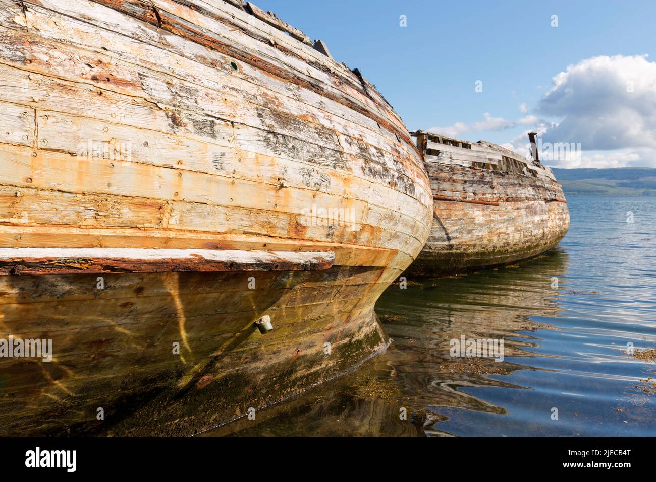 Abbandonate vecchie barche da pesca in legno, Isola di Mull Foto Stock