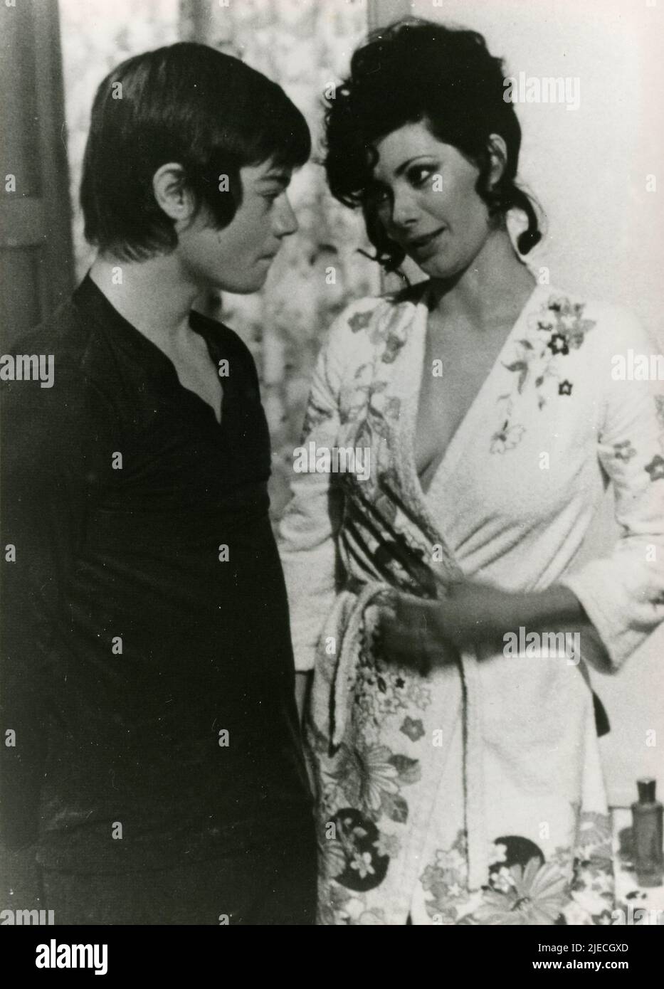 Attore e terrorista italiano Valerio Fioravanti e attrice Edwige Fenech nel film amante Boy (grazie…nonna), Italia 1975 Foto Stock