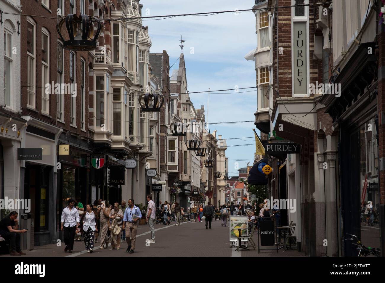 La via dello shopping Noordeinde all'Aia, Paesi Bassi Foto Stock