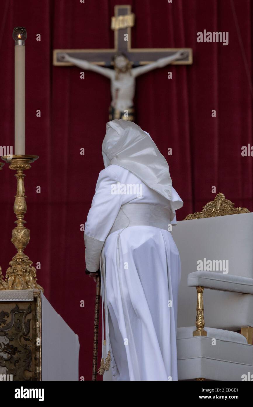 Città del Vaticano, Vaticano. 25 giugno 2022. Papa Francesco partecipa alla Santa Messa in Piazza San Pietro in occasione dell'incontro Mondiale delle famiglie del 10th. Credit: Maria Grazia Picciarella/Alamy Live News Foto Stock