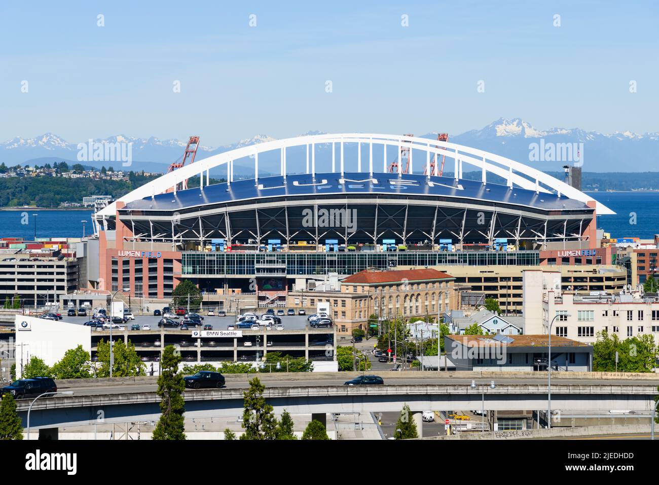 Seattle - Giugno 25, Lumen Field a Seattle con il nome sul tetto del titolare della sposorship Lumen Technologies in una giornata estiva soleggiata Foto Stock
