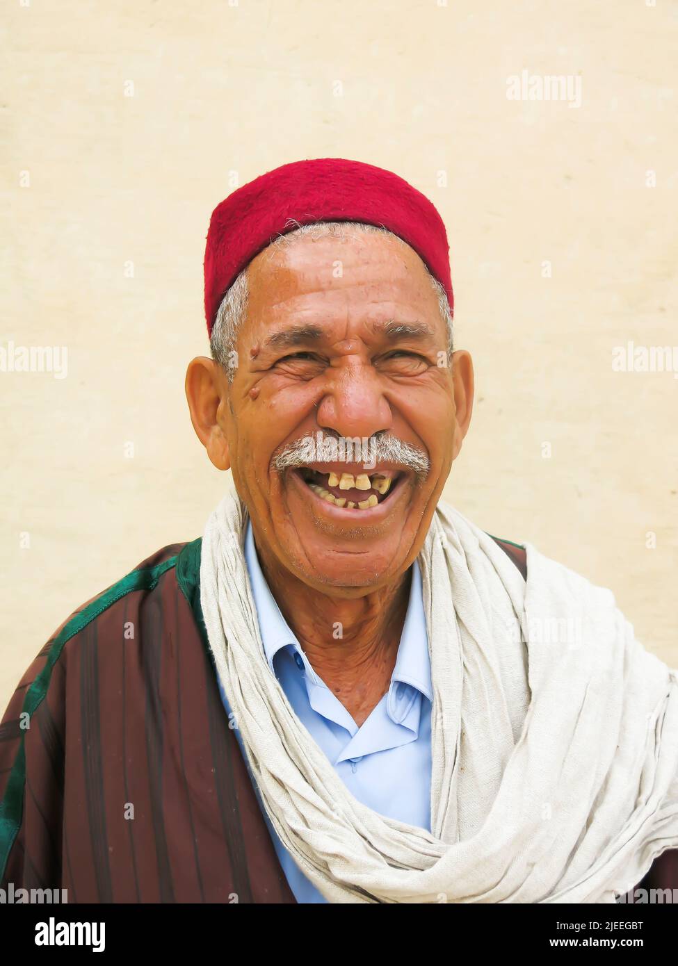 Anziano Tunisino Souq (negozio) Proprietario Foto Stock