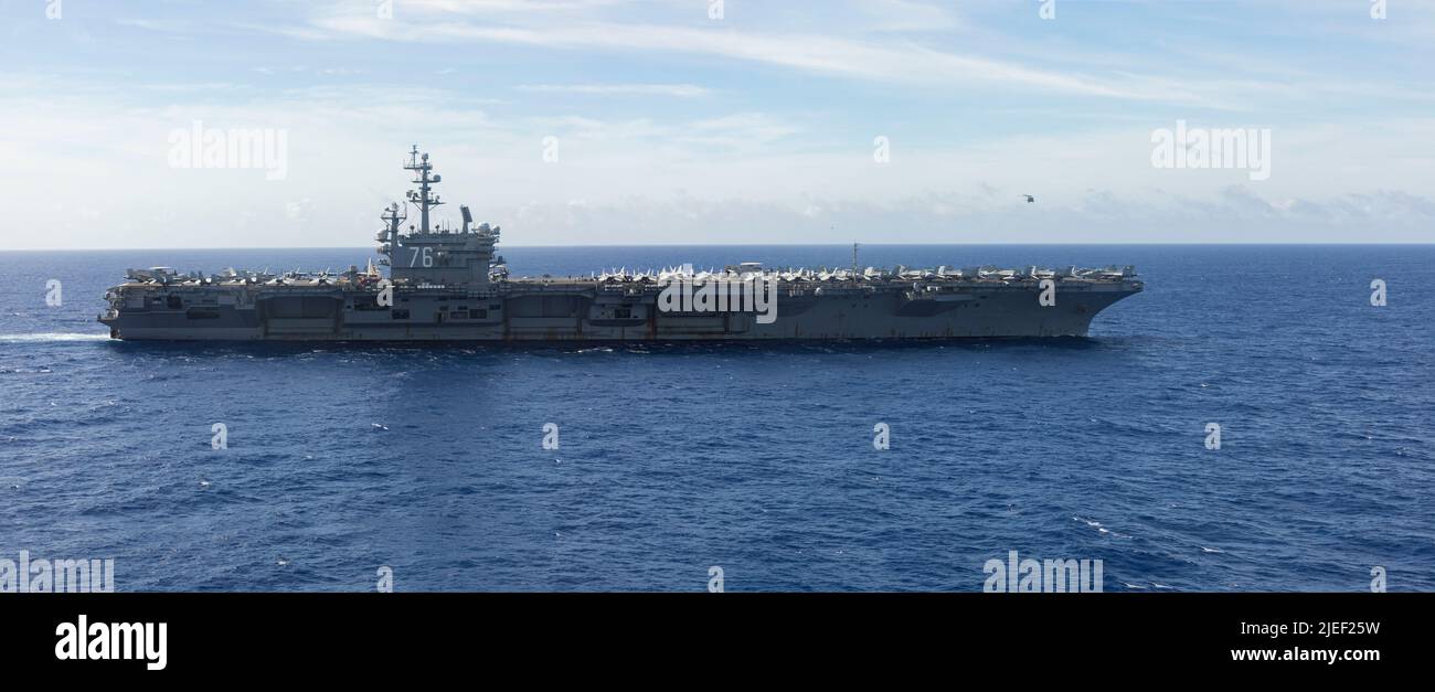 Ronald Raggio La portaerei della Marina degli Stati Uniti USS Ronald Regan (CVN 76) è ...