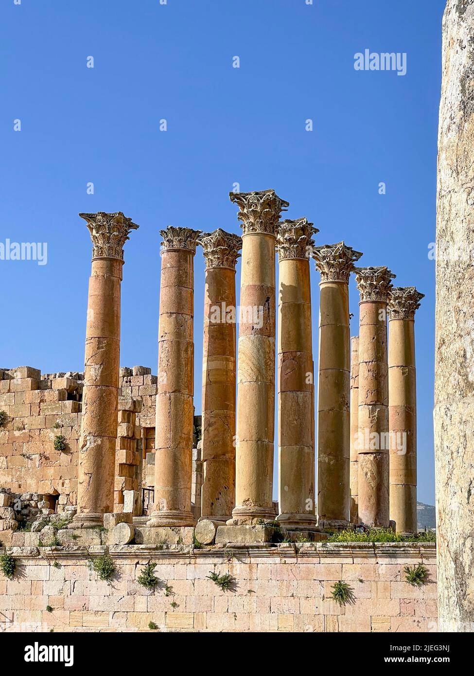 Tempio di Artemide, nell'antica città di Jerash (o Gerasa), in Giordania, Asia. Si tratta di un tempio romano peripterale (150 d.C.) dedicato alla dea Artemis Foto Stock