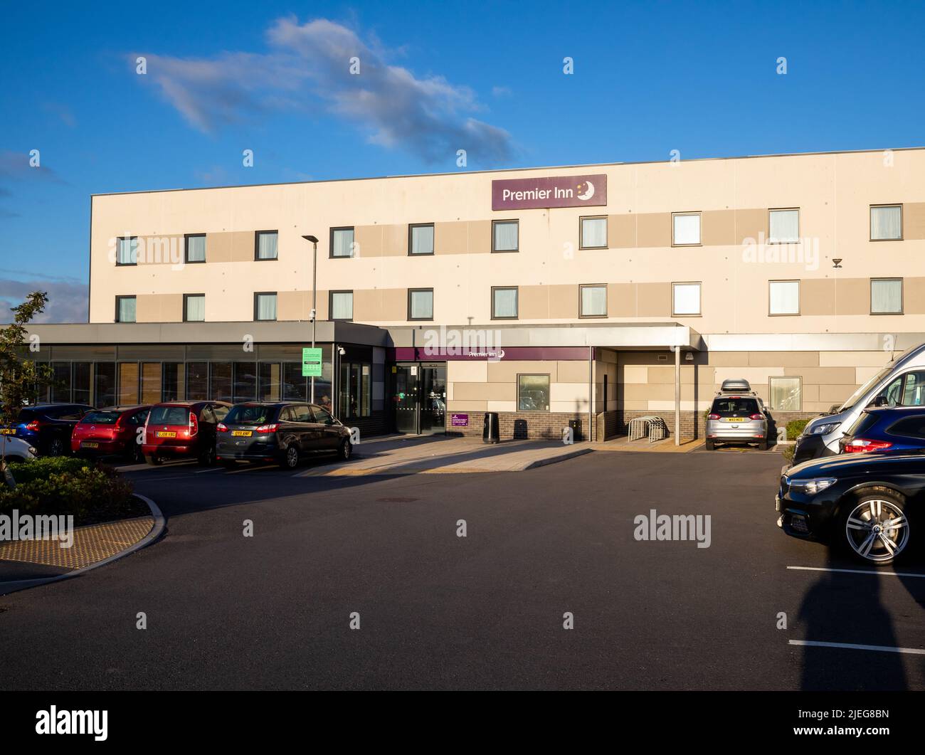 L'hotel Premier Inn presso il Bridgwater Gateway subito fuori dalla M5 in un giorno di sole Foto Stock