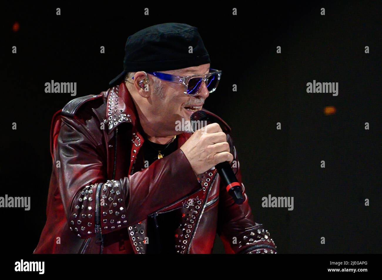 Stadio del Conero, Ancona, Italia, 26 giugno 2022, Vasco Rossi si esibisce sul palco durante il Vasco Live - Concerto di musica cantante italiana Foto Stock