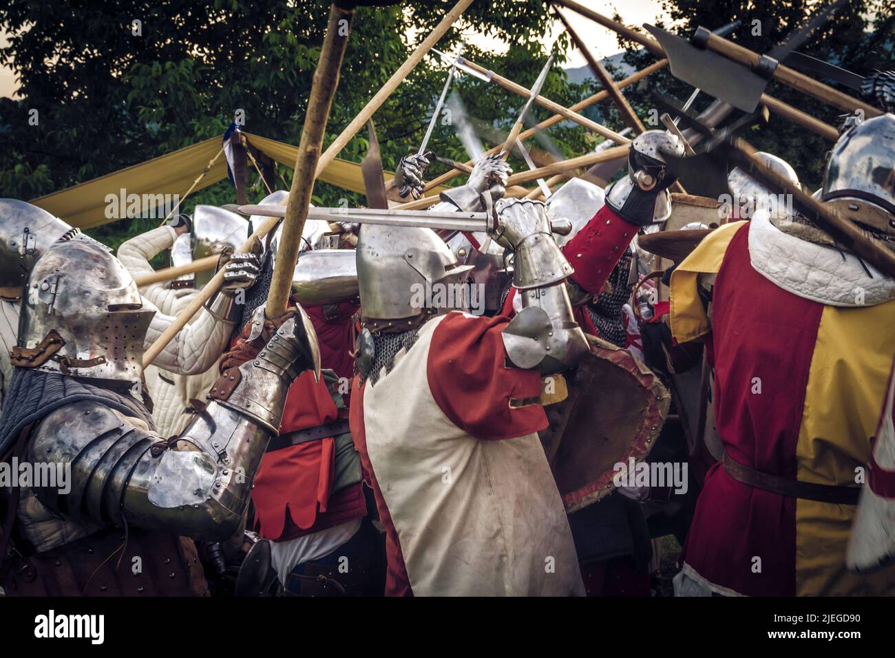 Bolzano Novarese, Italia. 09th giugno 2018. Usi e costumi del 14th secolo.  The Battle Credit: Independent Photo Agency/Alamy Live News Foto stock -  Alamy