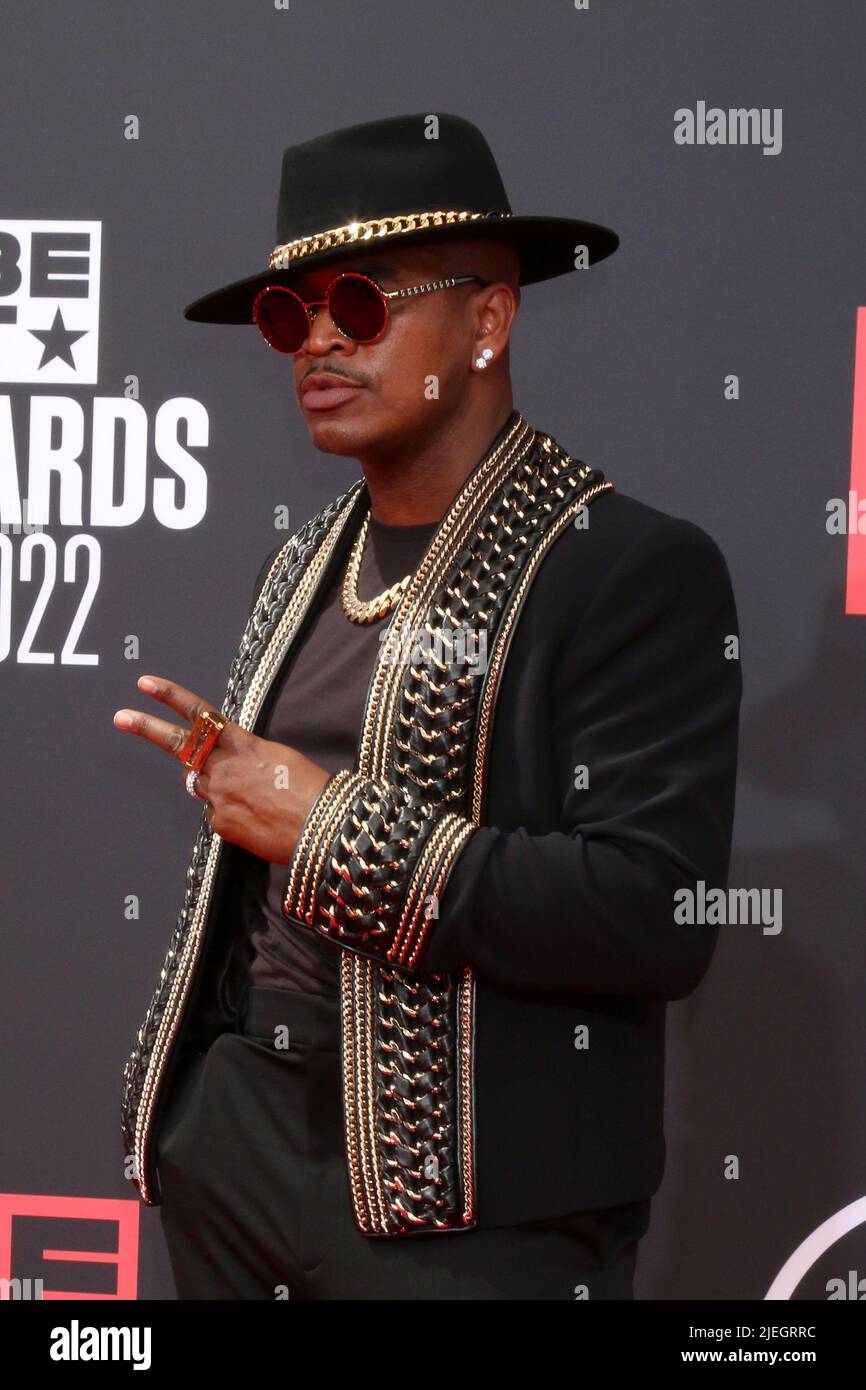 26 giugno 2022, Los Angeles, CA, Stati Uniti d'America: LOS ANGELES - 26 GIUGNO: Ne-Yo alla BET Awards 2022 Arrivi al Microsoft Theatre il 26 giugno 2022 a Los Angeles, CA (Credit Image: © Kay Blake/ZUMA Press Wire) Foto Stock