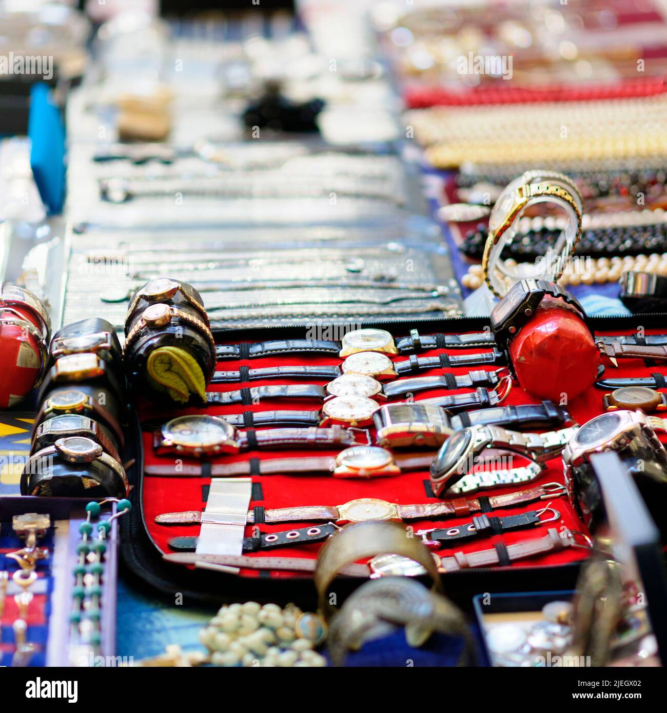 AntikPlacc Domenica mercato delle pulci un mercato di antiquariato al coperto a Klauzál tér Budapest, Ungheria Foto Stock