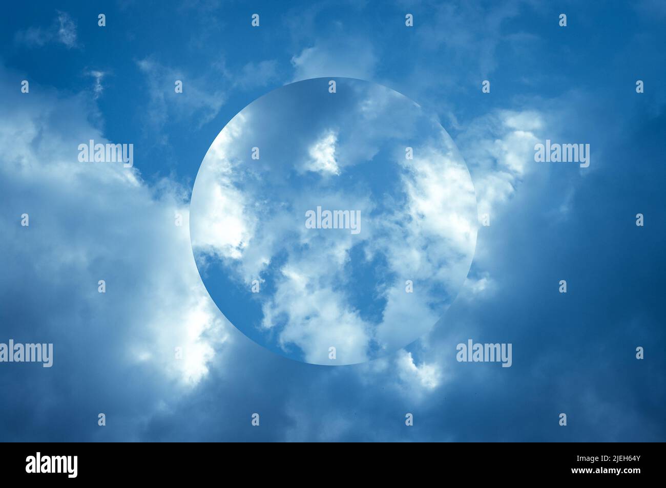 Paesaggio di nuvoloso dell'abdtract illusionario. Belle nuvole nel cielo della sera. Foto Stock