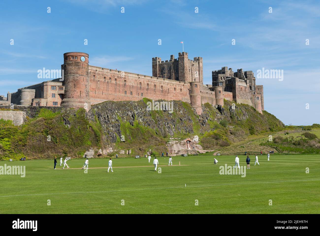 Partita di cricket Village a Bambburgh, Northumberland, Inghilterra Foto Stock