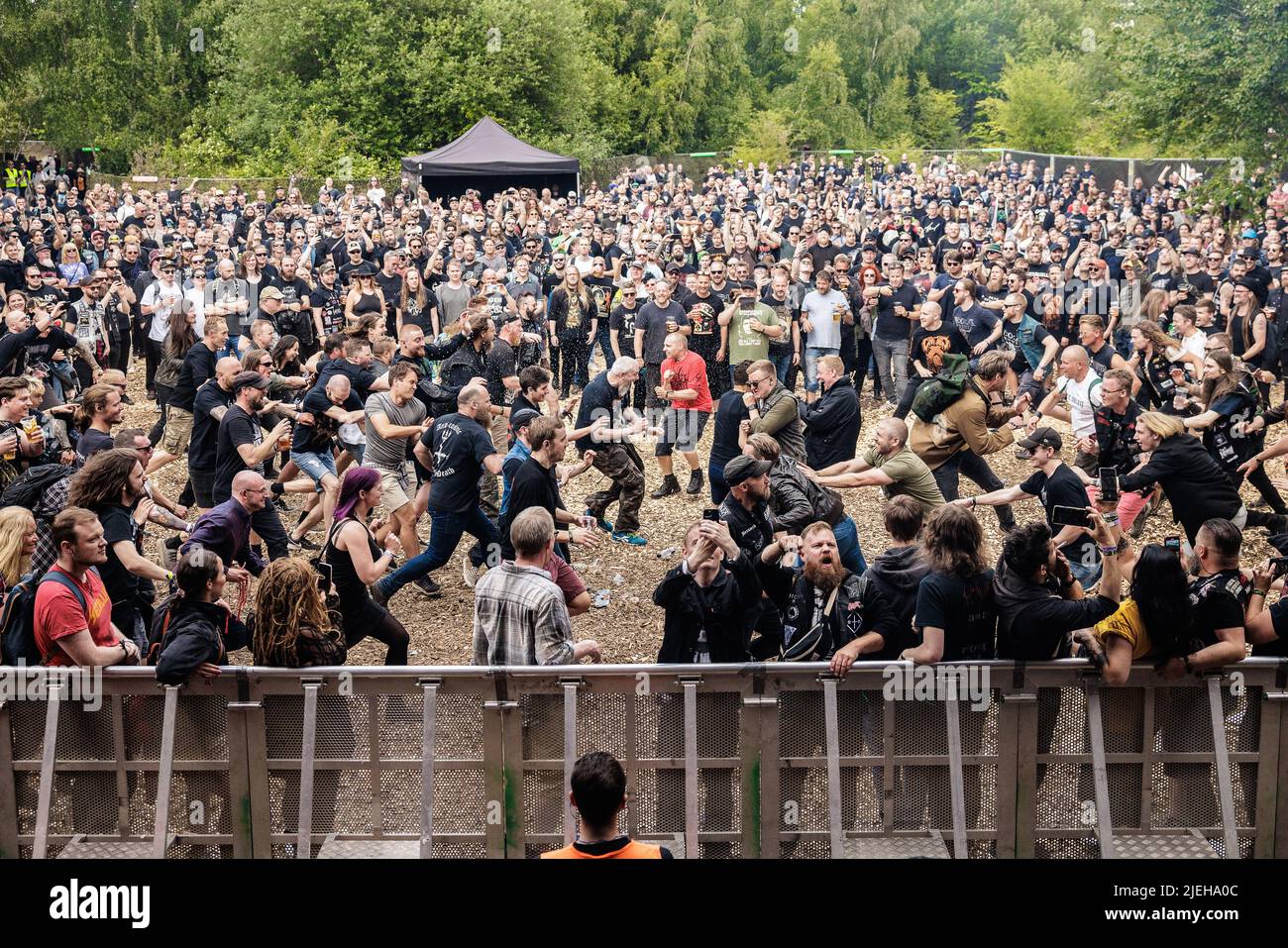 Copenaghen, Danimarca. 15th, giugno 2022. L'atmosfera è fantastica tra i numerosi appassionati di heavy metal e i festeggiatori del popolare festival danese di heavy metal, il Copenhell 2022 a Copenaghen. (Photo credit: Gonzales Photo - Peter Troest). Foto Stock