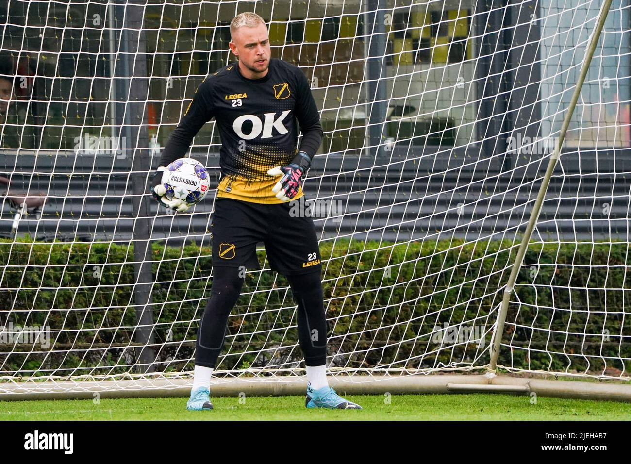 ZUNDERT, PAESI BASSI - GIUGNO 27: Roy Kortsmitt di NAC Breda durante la prima stagione di addestramento 2022/2023 di NAC Breda al Midglas Trainingscentrum il 27 giugno 2022 a Zundert, Paesi Bassi. (Foto di Joris Verwijst/Orange Pictures) Foto Stock