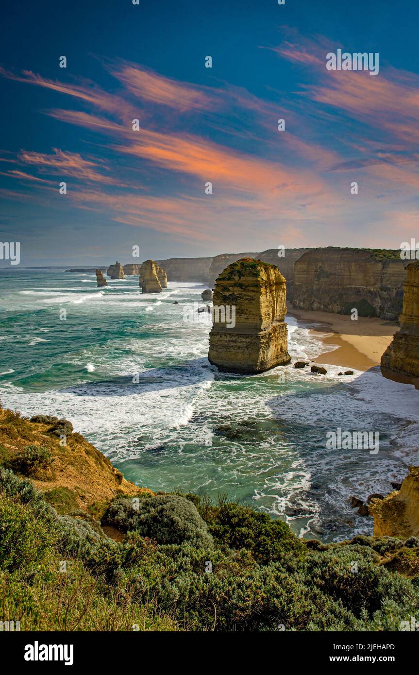 Felsenküste bei Port Campell, die 12 Apostel in der Morgensonne, Victoria, Australien Foto Stock