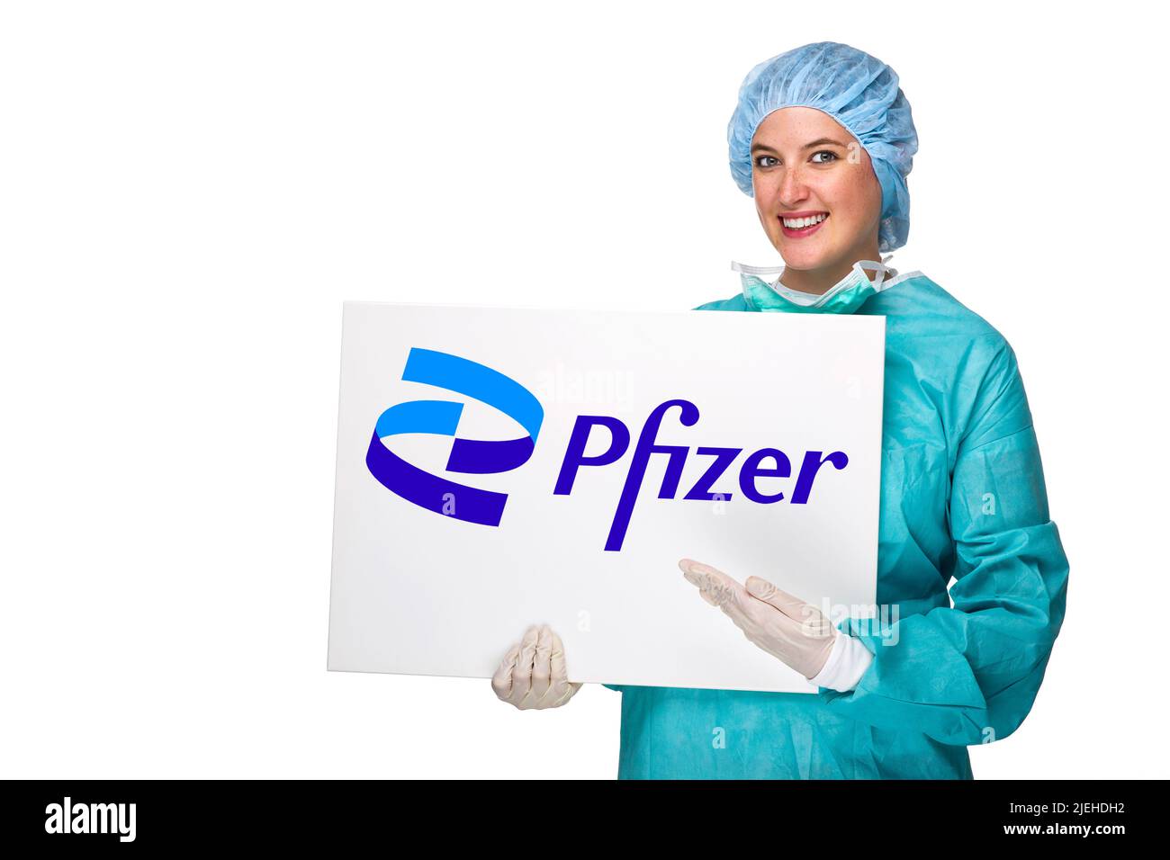 Arzt, Ärztin, OP-Schwester, Maske, Schutzmaske, Corona, Covid-10, Maskenpflicht, FFP-2-Maske, Medizinische Maske, Tafel, Pfizer, Pharmaunternehmen, io Foto Stock