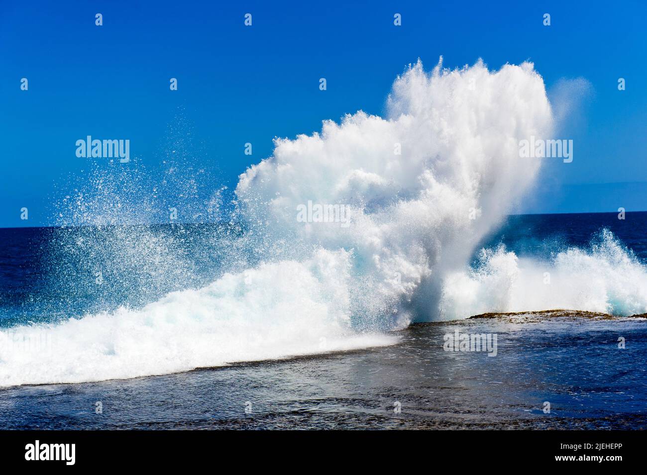 Küstenlinie bei Carnarvon Westaustralien, Brandungswellen, Foto Stock