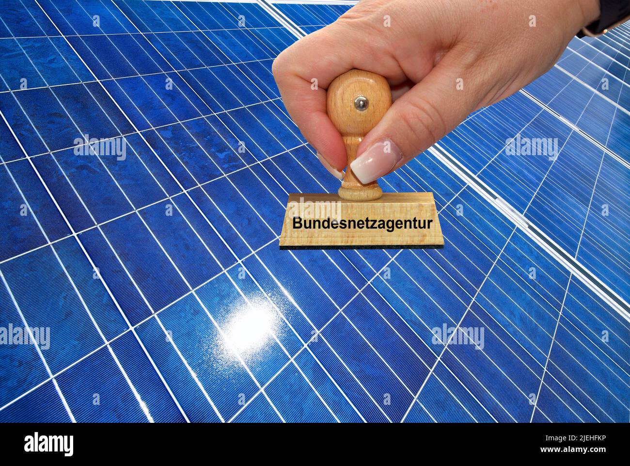 Solardach, Sonnenenergie, Kraftwerk, Solarstrom, alternative Energie, Umweltfreundlich, Sonnenenergie, Ökostrom, Strompreis, Stromvergütung, Klimaschu Foto Stock