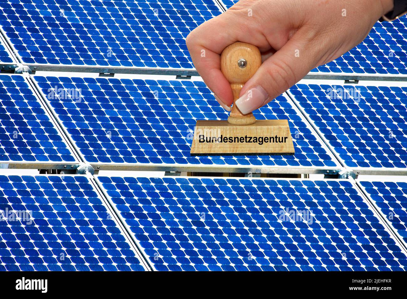 Solardach, Sonnenenergie, Kraftwerk, Solarstrom, alternative Energie, Umweltfreundlich, Sonnenenergie, Ökostrom, Strompreis, Stromvergütung, Klimaschu Foto Stock