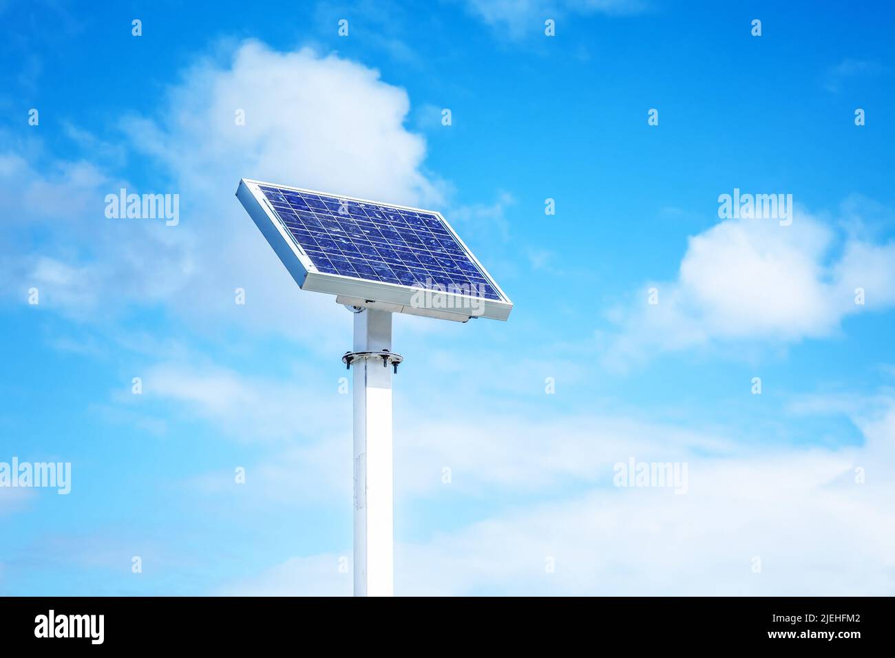 Solardach, Sonnenenergie, Kraftwerk, Solarstrom, alternative Energie, Umweltfreundlich, Sonnenenergie, Ökostrom, Strompreis, Stromvergütung, Klimaschu Foto Stock