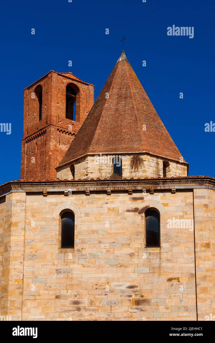 Chiesa del Santo Sepolcro a Pisa, eretta agli inizi del 12th secolo dopo la prima Crociata per l'Ordine dei Cavalieri Ospitalieri Foto Stock