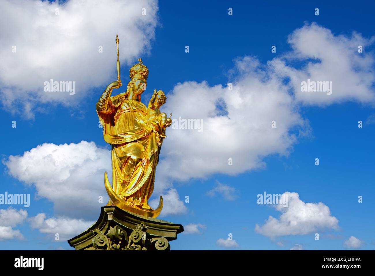 Deutschland, München, Marienplatz, Mariensäule, goldene Statua der Maria Foto Stock