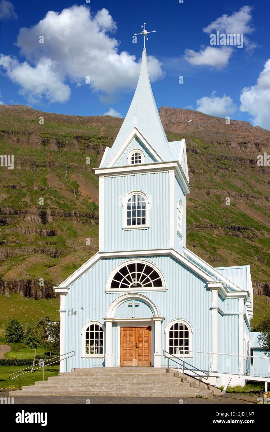 Europa, Isola, Islanda, Seydisfjödur, Seydisfjoedur, Kirche, « Fjord der Feuerstelle », Foto Stock