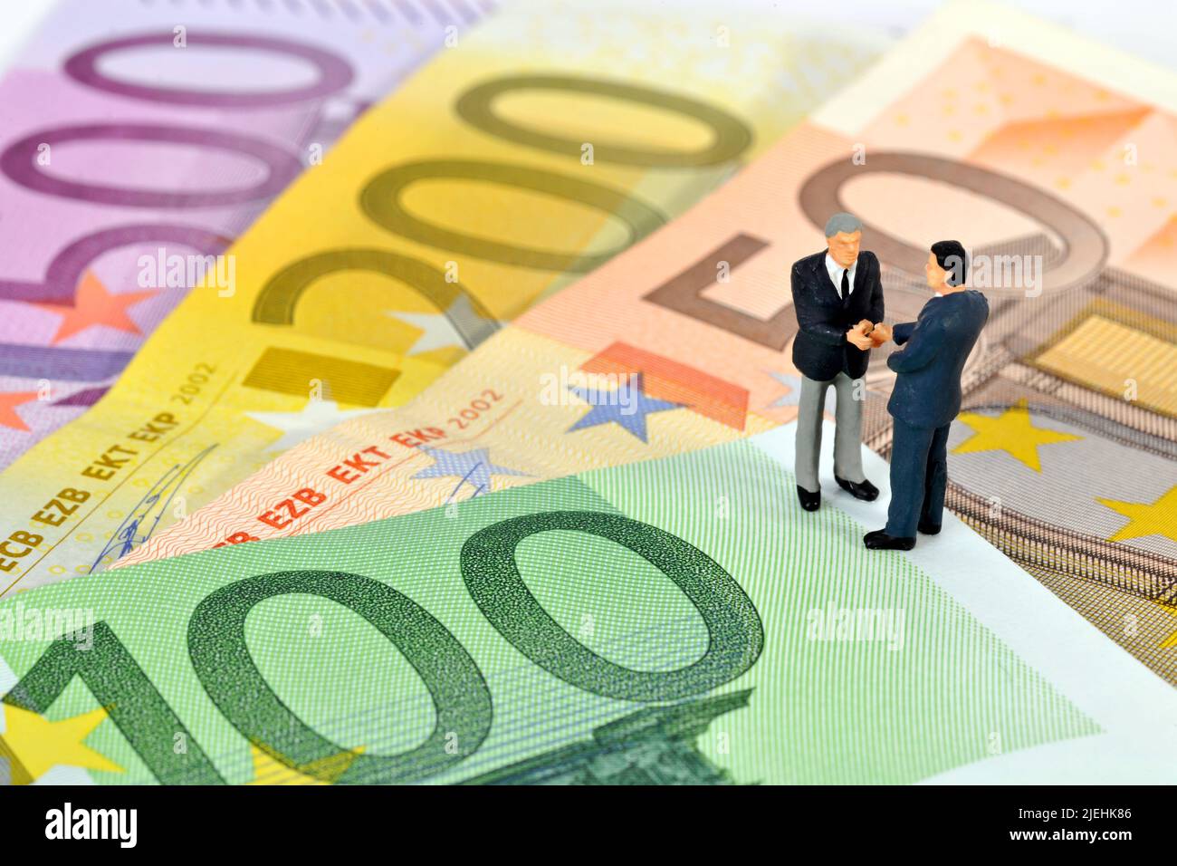 Rentner Figürchen, EURO, Geldscheine, Symbolbild Altersvorsorge, Rente Foto Stock