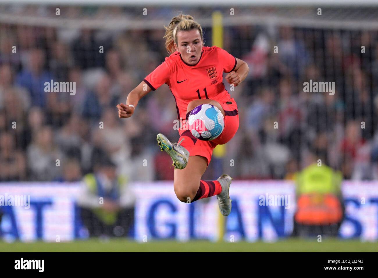 LEEDS - Lauren Hemp of England donne durante l'Inghilterra le amicizie internazionali delle donne contro i Paesi Bassi all'Elland Road Stadium il 24 giugno 2022 a Leeds, Regno Unito. ANP GERRIT VAN COLOGNE Foto Stock