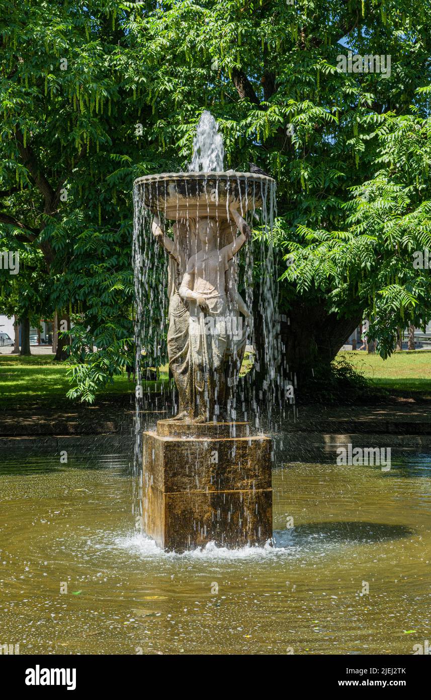 Fontana Naiad in (Najadenbrunnen) Giardini del Palazzo Karlsruhe. Germania, Baden Wuerttemberg, Europa Foto Stock