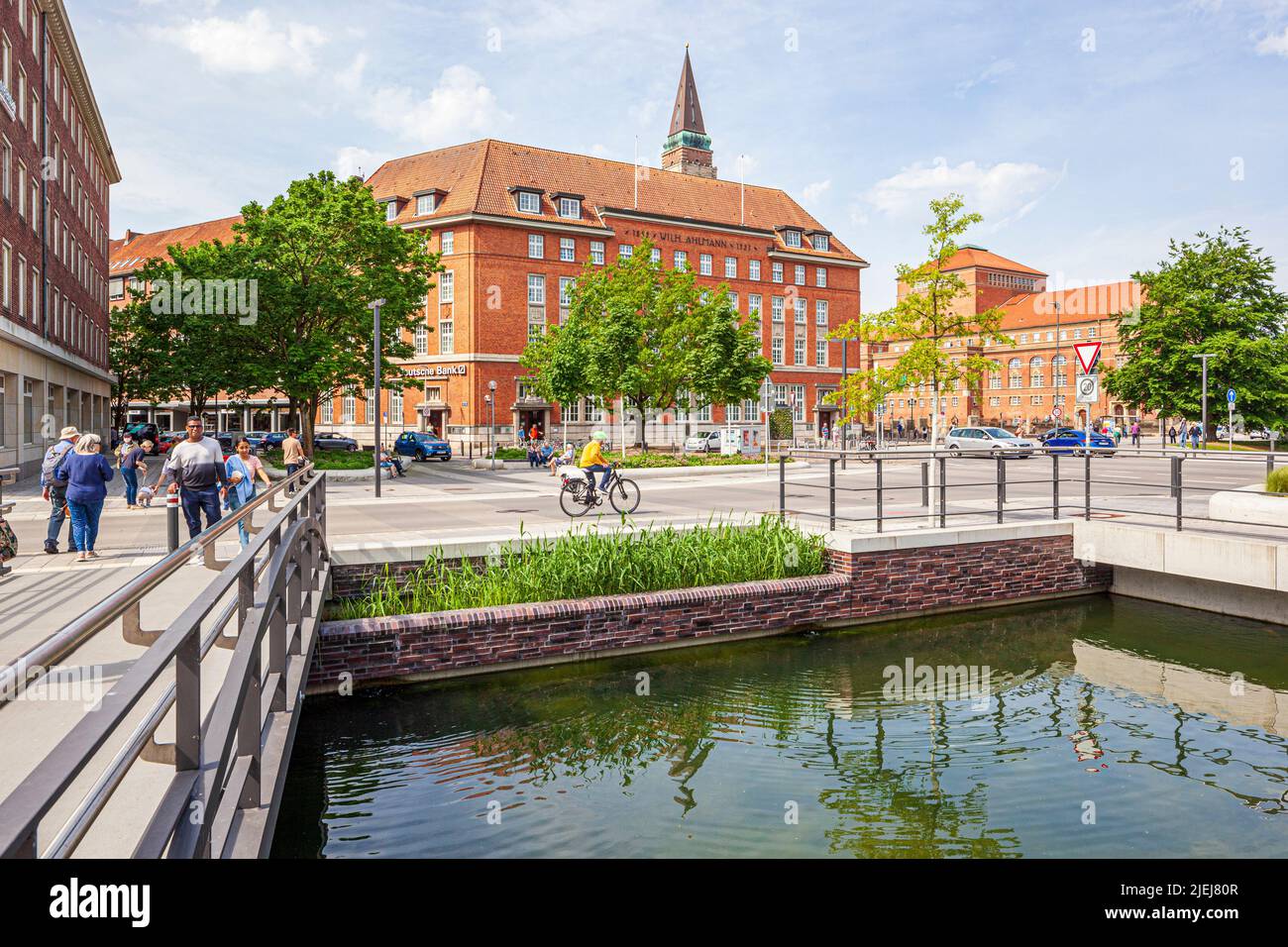 Deutsche Bank e Opera House a Kiel, Schleswig-Holstein, Germania Foto Stock