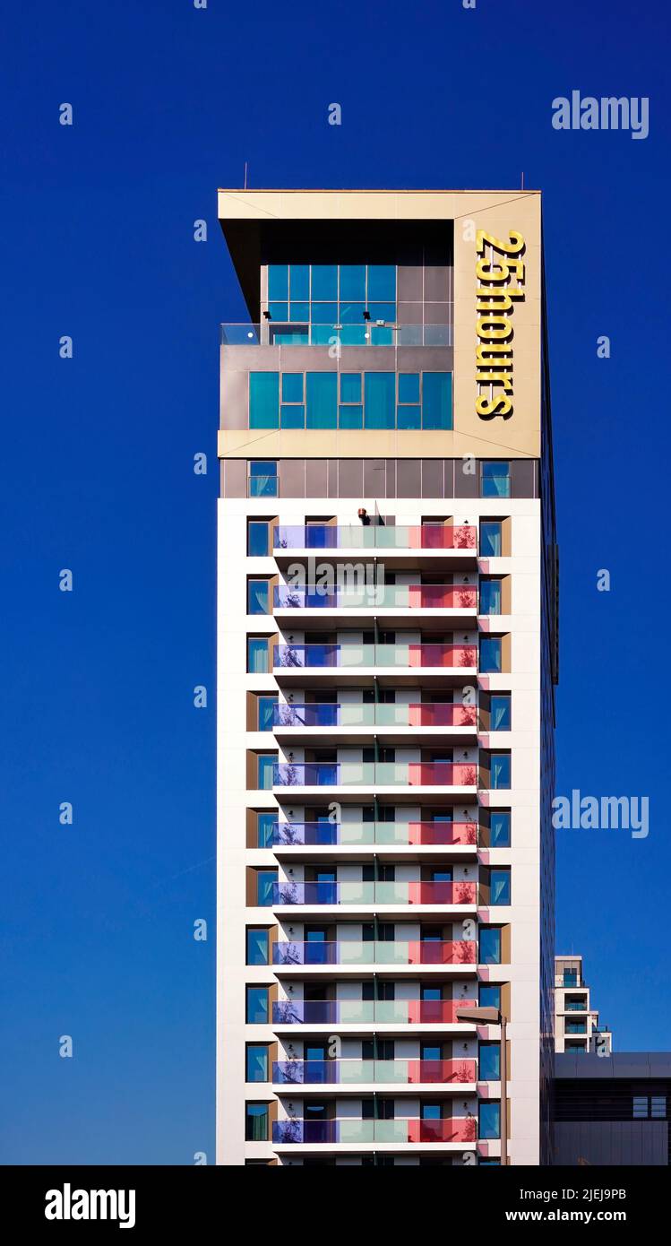 L'esterno del '25hours Hotel Das Tour' a Düsseldorf, Germania. Foto Stock