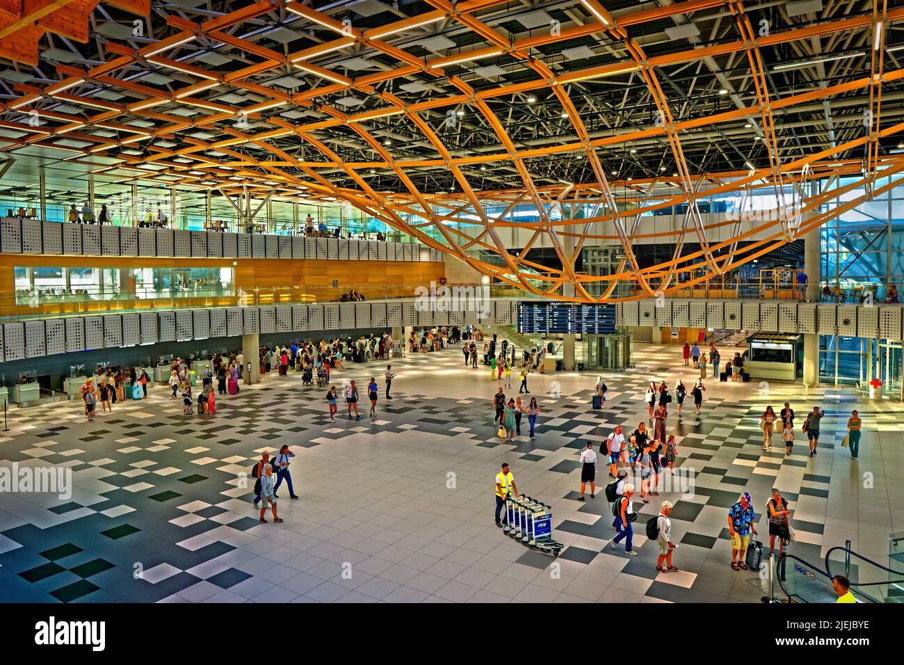 Sala partenze presso l'aeroporto di Split Resnik in Croazia. Foto Stock