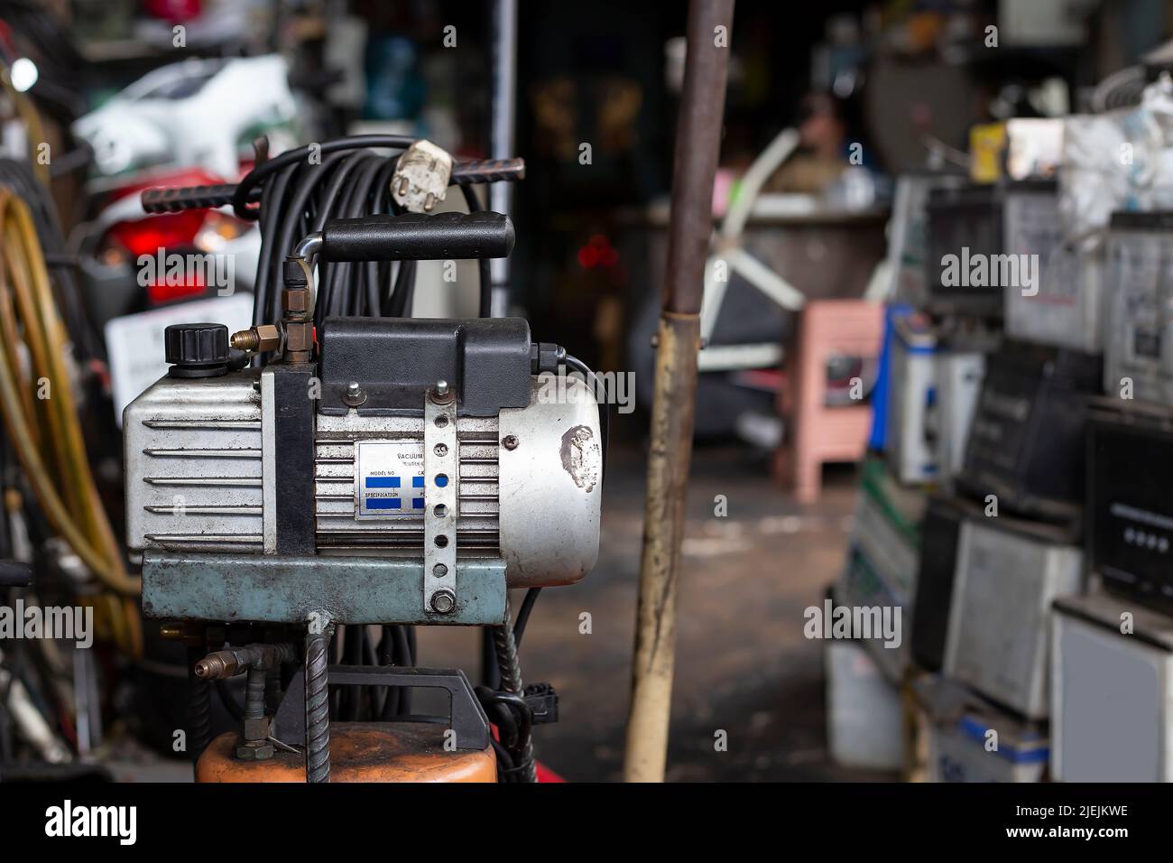 Pompe per vuoto per l'installazione dell'impianto di climatizzazione e dell'impianto di raffreddamento,pompa per vuoto utilizzata per la rimozione del refrigerante. Foto Stock