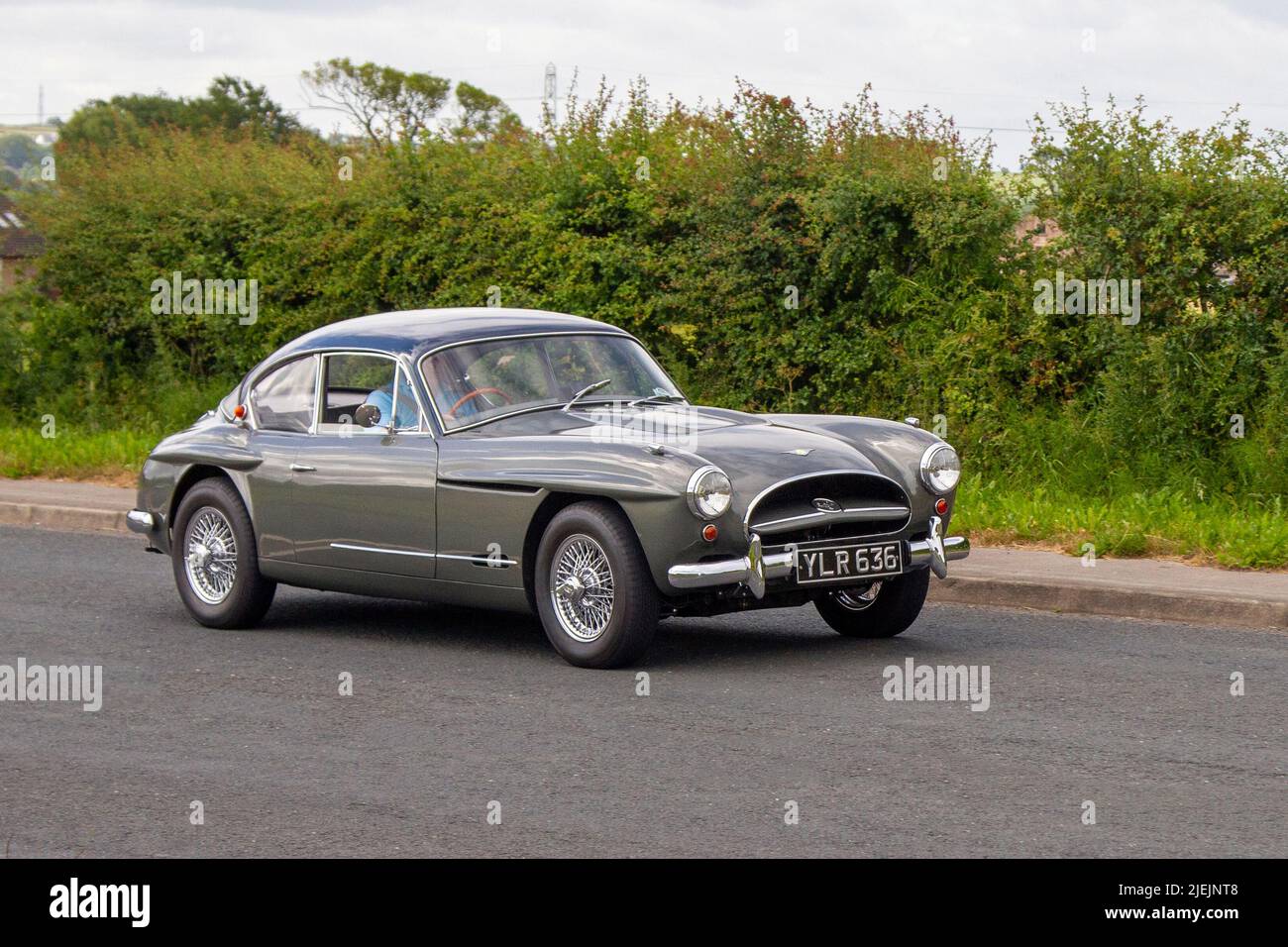 1960 60s Sessanta Gray Jensen 3995cc roadster; in rotta per Hoghton Tower per la Supercar Summer Showtime auto incontro che è organizzato da Great British Motor Show a Preston, Regno Unito Foto Stock