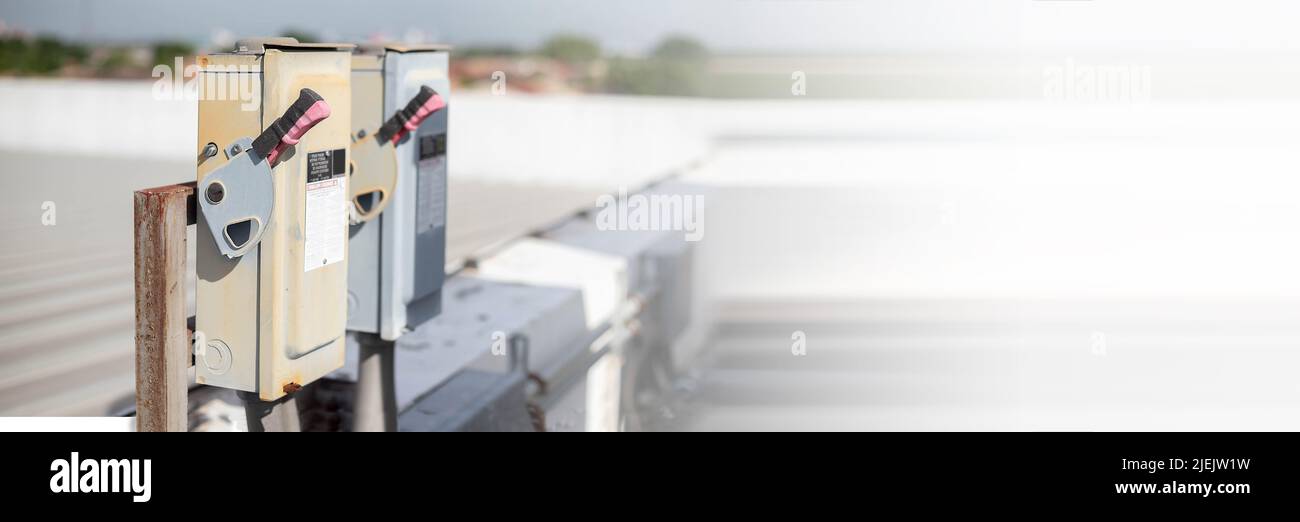 scatola interruttore di sicurezza elettrica su sfondo isolato.controllo commutazione elettrica principale. Foto Stock