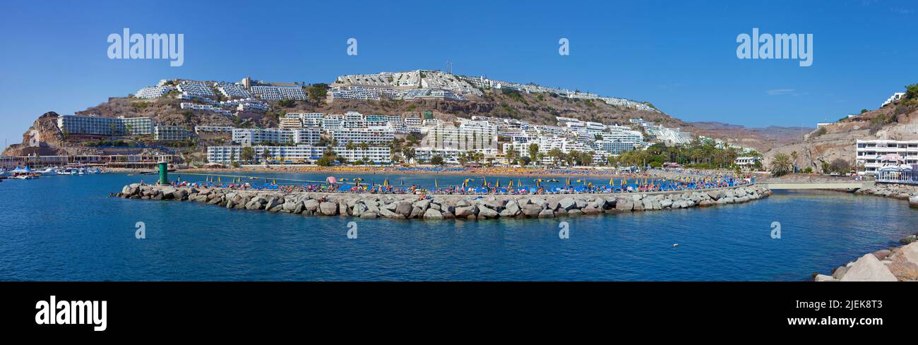 Spiaggia e porto turistico di Puerto Rico, Grand Canary, Isole Canarie, Spagna, Europa Foto Stock