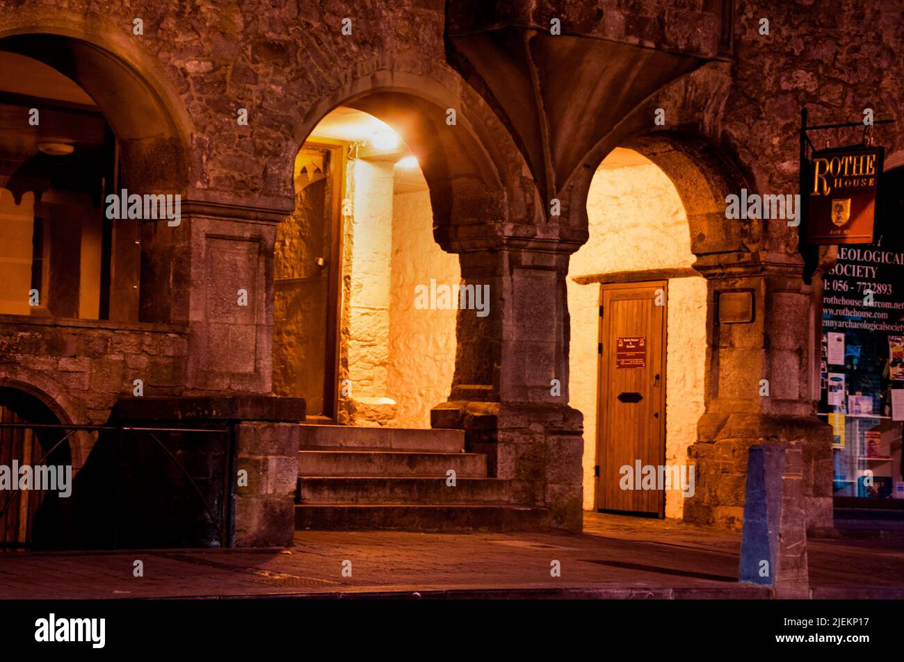 Rothe House è l'unico esempio rimasto di un terreno di copertura in Irlanda e fa parte del patrimonio architettonico di Kilkenny. Foto Stock