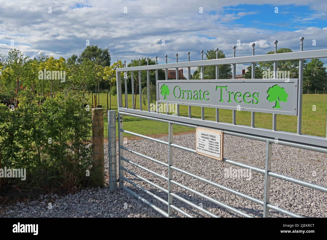 Alberi ornati - Church Lane gate , Grappenhall, Warrington, Cheshire, Inghilterra, REGNO UNITO, WA4 3EL Foto Stock